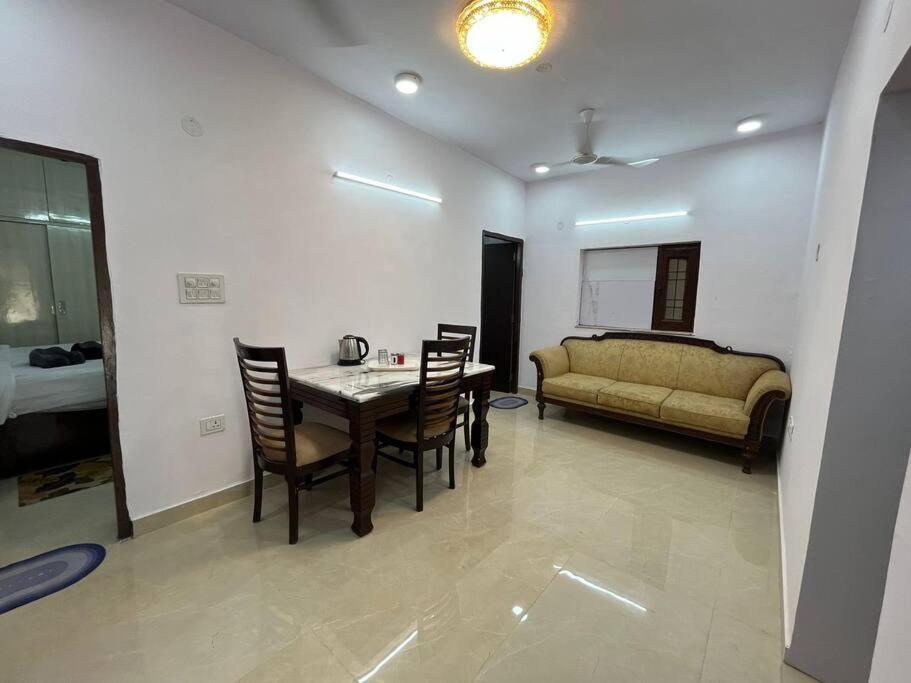 Divine India Service L73a, 1bhk Apartment *