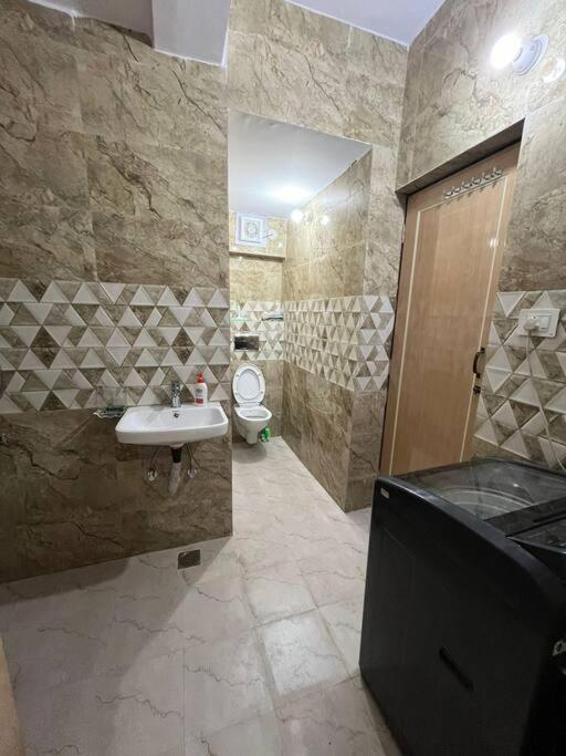 Divine India Service L73a, 1bhk * New Delhi