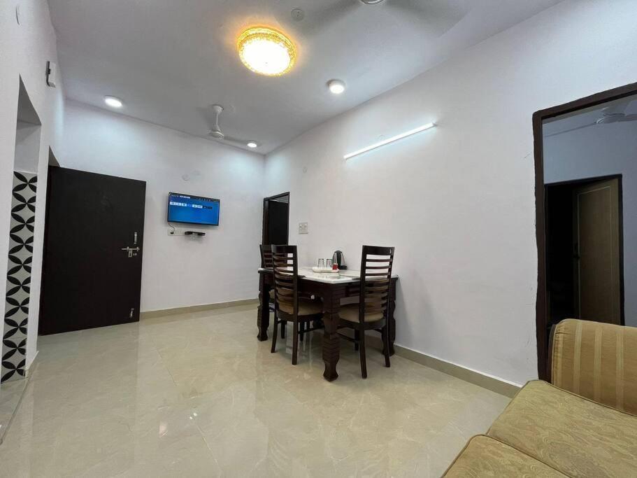 Apartment Divine India Service L73a, 1bhk New Delhi